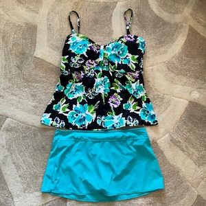 Somoma Two-piece floral/solid top 22W/bottom 16